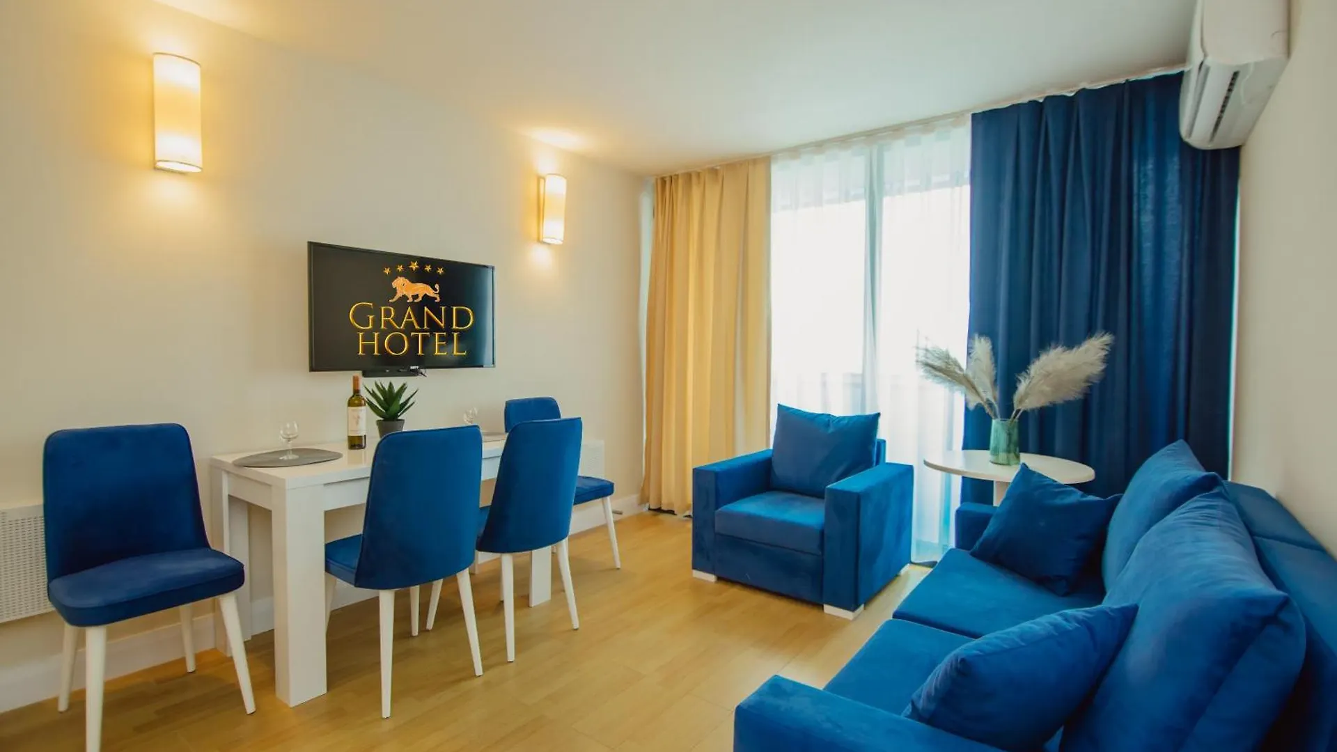 באטומי Grand Hotel ☆ Orbi City 5*,